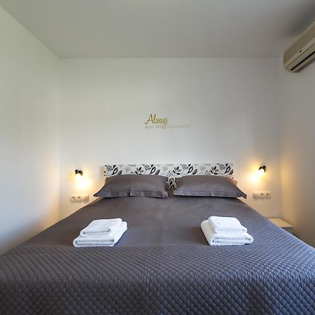 M&M Apartment คิร์ก ภายนอก รูปภาพ