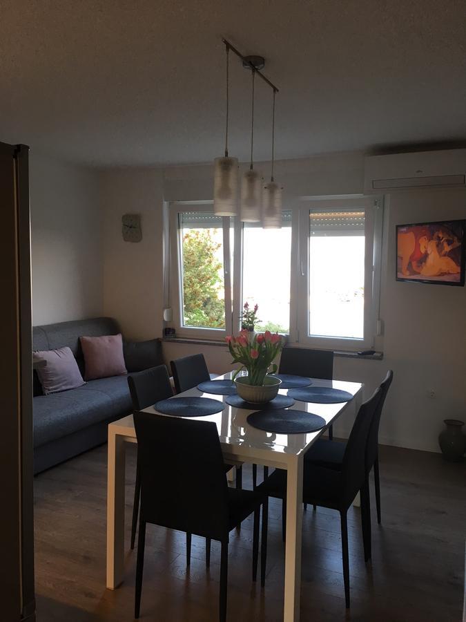 M&M Apartment คิร์ก ภายนอก รูปภาพ